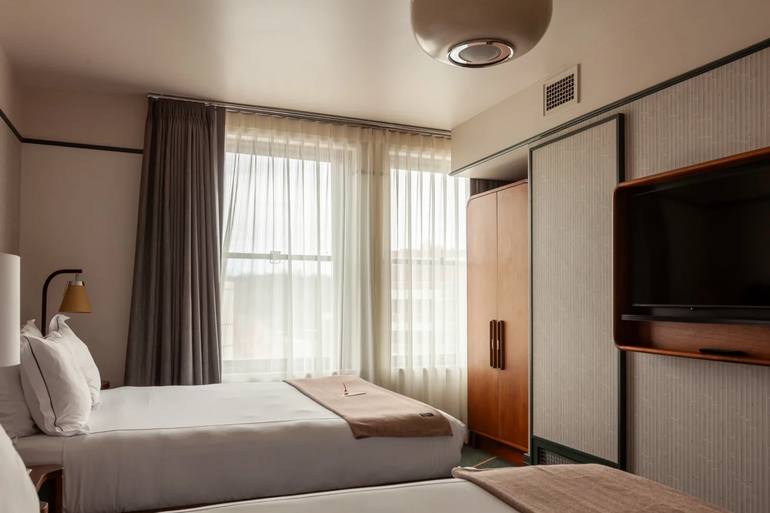 the tv in the double queen suite