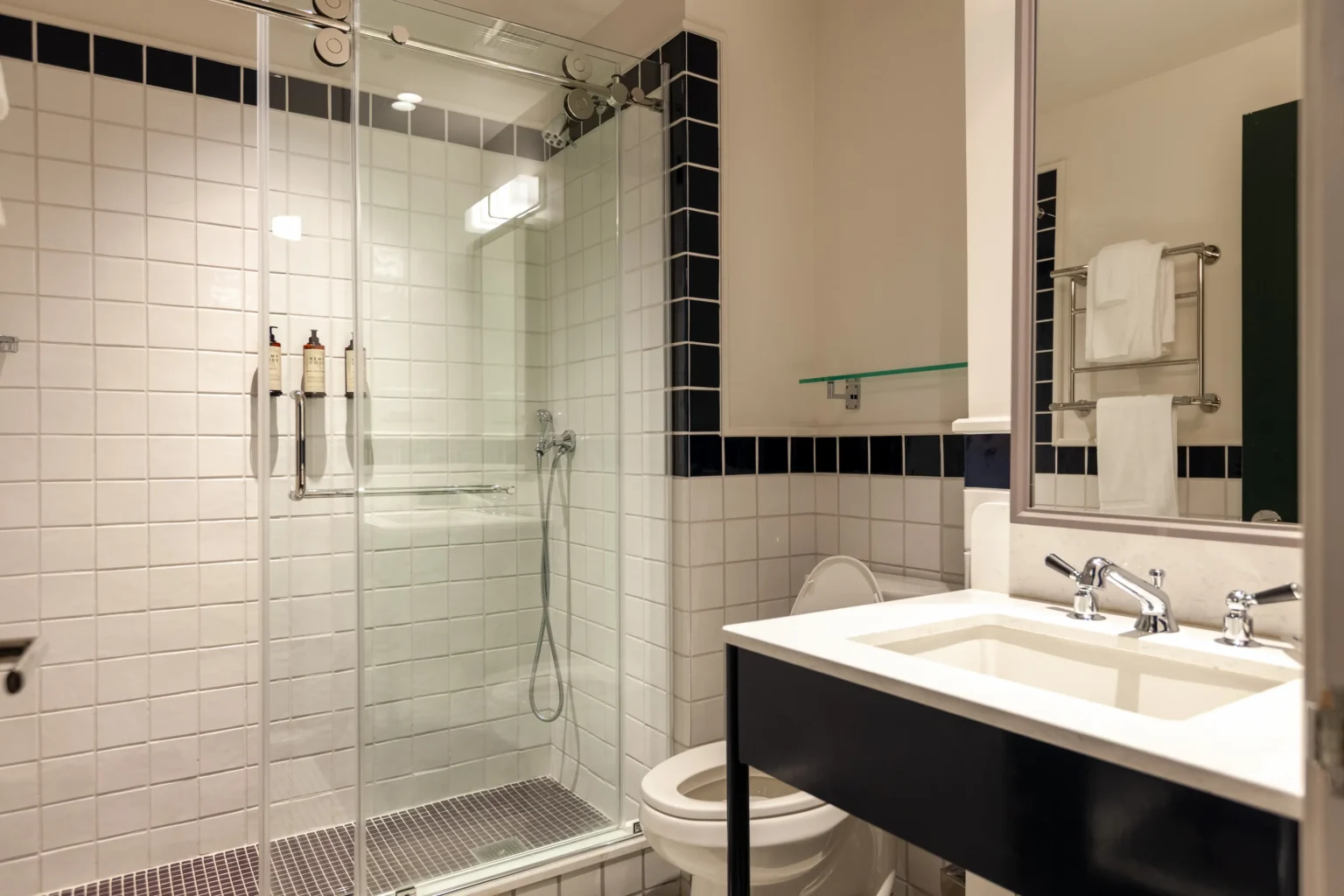 Bathroom in a Queen Suite at the flat iron hotel